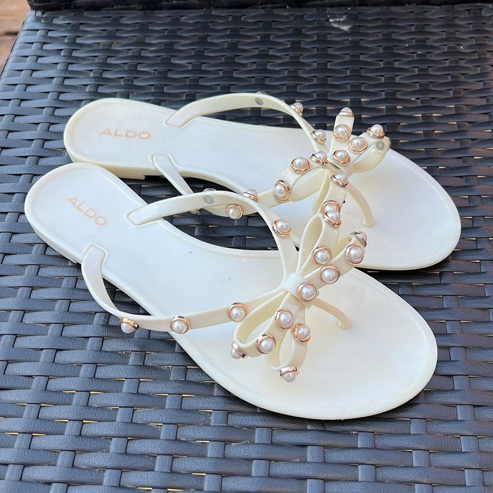 ALDO FLIP FLOPS 🤍
